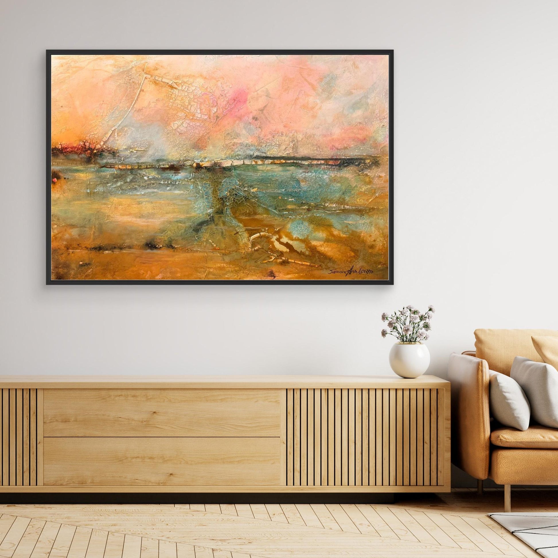 Sunrise – Where Light Begins | Canvastryck abstrakt landskap med inspiration från havet - tavlan passar perfekt över både säng, soffa och matbord eftersom den går att få även som stor tavla