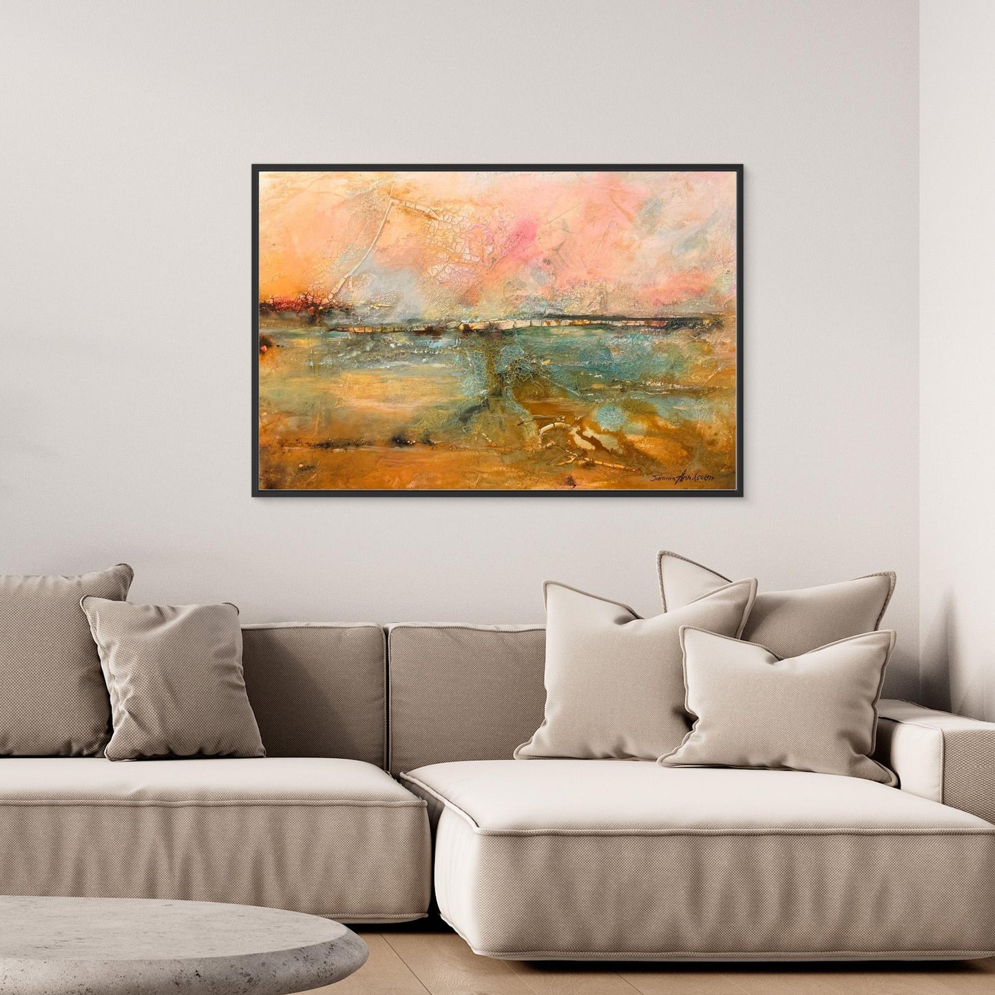 Sunrise – Where Light Begins | Canvastryck passar perfekt över i stort sett alla färger på möbler men lyfter en grå eller beige soffgrupp